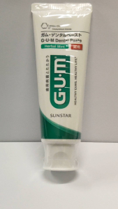 GUMยาสีฟันซันซตาร์ กัม เดนทัล เพส เอส ขนาด 130 กรัมชื่อยาสีฟัน:ซันซตาร์ กัม เดนทัล เพส เอสชนิต:ครีมส่วนผสมฟลูออไรด์:: โซเดียมฟลูออไรด์ 950 ppmทะเบียน คย.10-2-6010042571บริษัทผลิต:SUNSTAR INC JAPANบริษัทจัดจำหน่าย:บริษัท ดีเคเอสเอช (ประเทศไทย)