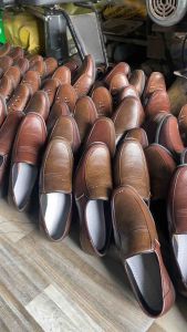 Giày da nam kiểu trung liên giày lười nam da bò đế cao xu khâu chắc chắn hàng chất lượng shop bảo hành 1 năm.