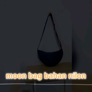 moonbag tas selempang bahu uniqlo wanita ukuran besar waist bag bulan sabit cewek