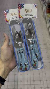 APPN(1แพคได้2ชุด มีคลิปรีวิว) ช้อน ช้อนซ้อม ชุดช้อนซ้อมมีด 3ni1 มีฝาปิดกันฝุ่น ลายการ์ตูน “สีฟ้าน้ำทะเล” ขนาดพอดีมือ จับถนัด พกพาง่าย สำหรับน้องประถม เด็กวัยเรียน สินค้าพร้อมจัดส่ง (1196171215)