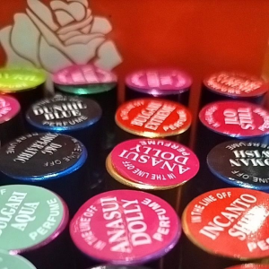 30 PCS ROLL ON PARFUM BOTOL 8 ML + ISI + STIKER