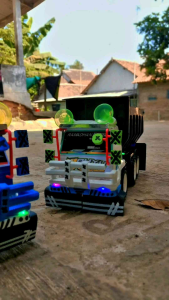 Mobil Mobilan Miniatur Dump Truk Angkut Pasir Modif Lampu Truk Oleng