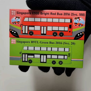 1:120 scale Singapore Bright Red/Lush Green Double Decker buses