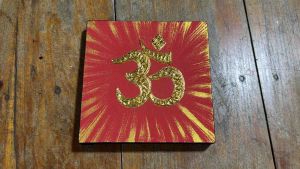 ภาพวาดติดผนัง ภาพวาดมือ Om โอม ภาพวาดมงคล จัตุรัส 20x20x2cm ภาพติดผนังสวยๆ ภาพมงคลฮวงจุ้ย ภาพติดผนัง ภาพมงคลโชคลาภ ศิลปะบนผนัง ศิลปะบนผ้าใบ Om symbol