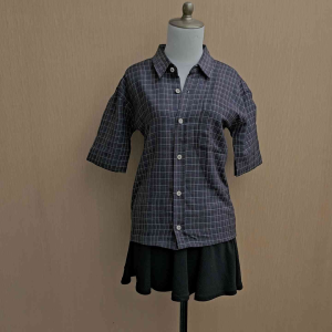 atasan kemeja pria ungu tua motif kotak M cowok lengan pendek kerja kuliah