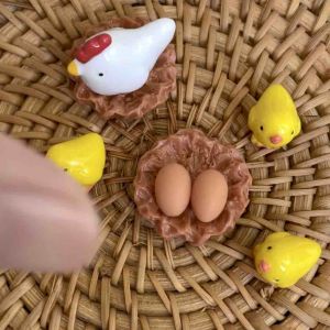 [ชุดครอบครัวไก่จิ๋ว] (1 ชุด 8 ชิ้น ไม่รวมฐาน) ทำจากเรซิ่น ของจิ๋วน่ารักมาก วางตกแต่งสวน แต่งบ้าน เพิ่มความอบอุ่น อ่อนโยน