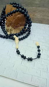 Tasbih kayu galih kelor hitam kombinasi tulang kerbau 8mm B171