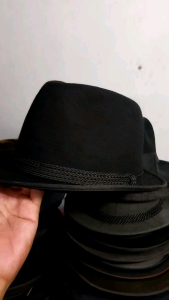 Topi Laken Klasik: Pilihan Nyaman & Tahan Lama
