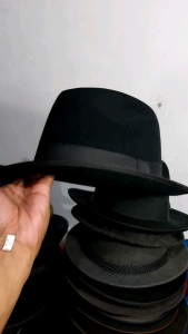 Topi Laken standar klasik