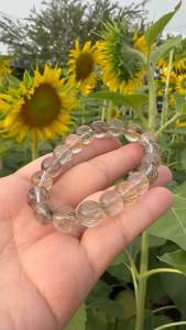 สร้อยหินไหมเงิน ( Silver Rutilated Quartz ) ผสมไหมนาค ( Copper Rutilated Quartz ) ไหมทอง ( Gold Rutilated Quartz ) และไหมดำ ( Black Rutilated Quartz ) เม็ดใส ไหมเต็มเม็ดเส้นละเอียดและเรียงตัวสวยมาก