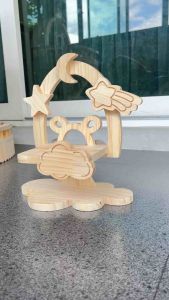 LP185 เตียงนอน ชั้นปีน โมบายตกแต่งชินชิลล่า ตั้งพื้นและยึดกรงได้ ทำจากไม้สน ดีไซน์น่ารัก ตรีมท้องฟ้า สวยงาม แข็งแรง