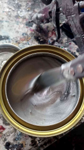 Cat Warna Silver Bright dan Cat Kasar Candytone: Pilihan Tepat untuk Dasaran dan Interior