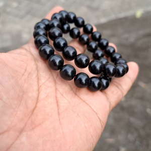 Gelang kayu kelor hitam Size 10mm.