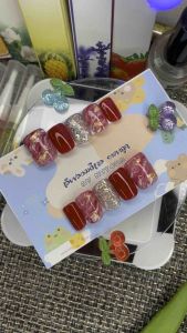 เล็บปลอมสีเจลฉ่ำๆ เพื่อนกับสั้นพิเศษสีแดงแรงฤทธิ์