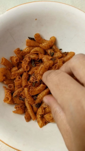 Makaroni bantet daun jeruk 500 gram kriuk lezat