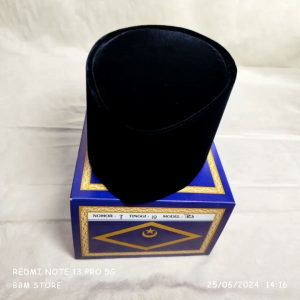 Peci Songkok Hitam Susun Terus(Susun Perahu)Cap Bulan Bintang Mas H.M.Sanusi Tinggi 8/9/10/11/12 Dus Biru