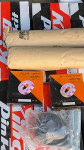 ชุดซ่อมสลักคอม้า HINO FM3M 10ล้อ อย่างดี (ใน1ชุดใช้ได้ 2 ข้าง) KP323 สลักคานหน้า สลักคอม้า สลักโต 50×252 MM. 04043-2039