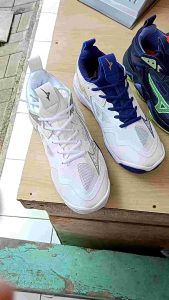 Sepatu Volly Pria: Mizuno Wave Momentum 3 & Sepatu Volleyball Import