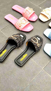 Sandal Slop Slip On Wanita Terbaru & Kekinian