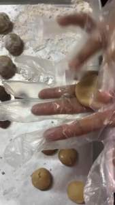 4 แถม 1 ขนมไหว้พระจันทร์จิ๋ว Handmade มี 3 ไส้ ทุเรียนล้วน ทุเรียนผสมเม็ดมะม่วงและไส้เค็มถึงพริกไทย