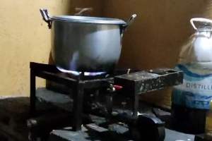 kalan de use oil/ kalan de mantika. WITH BLOWER COMPLETE SET NA GAGAMITIN NALNG. 5 star shope at 340 sold na tau sa shope REMOVABLE BURNER easy to Clean kaya sure quality