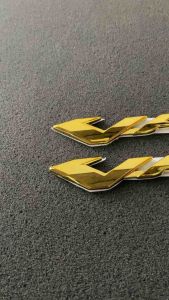 Emblem vario tecno logo timbul vario 125 150 warna gold 2pcs kanan kiri