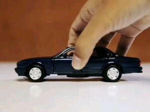 Diecast miniatur mobil klasik jaguar XJ6 1:32