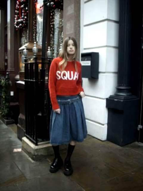 DAILY SQUAD - SQUAD SWEATER สเวสตเตอร์ สควอด คอตต้อนผสมวูล ตัวหนังสือ กับ สีพื้นจะทอต่างกัน ดริปเฉดสีของเส้นด้าย