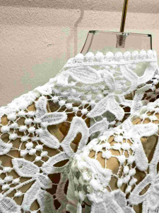 Nabi เสื้อผ้าลูกไม้คอเต่าแขนยาว