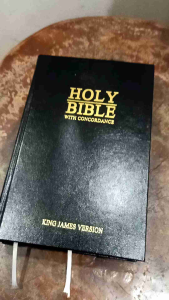 KING JAMES VERSION HOLY BIBLE WITH CONCORDANCE ( KJV 053C ) / PERSONAL SIZE HARD COVER WITH AND WITHOUT THUMB INDEX / REFERENCE BIBLE / COLORS: BLK & BURGUNDY / 8.5x5.5x1.4 inches