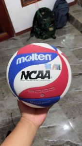 Bola Voli Molten Original NCAA V5M5000 Turnamet Resmi VolleyBall Free Pompaan Jaring Pentilasi Bola Voly Indoor Outdoor