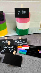 ป้ายกระดานดำ ลบง่าย 100% ป้ายแบบหนีบ เส้นคมชัด คอนนิค ดีไซน์ ผ่าวเทียนขาด 1 รูปทรง 2 แบบ 1 ปรากฏำ ผ้าหมาด กระดาน สม่ำเสมอ