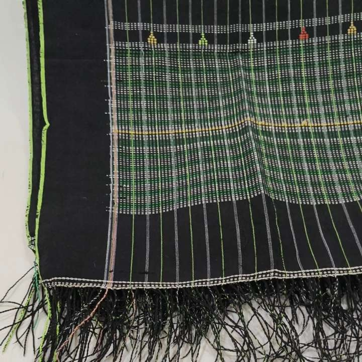 Suri suri hitam pakaian adat simalungun