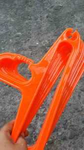 Hanger gantungan 17 inc warna oren hijau