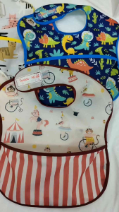 *มีโครงขอบกระเป๋า เสื้อกันเปื้อนกันน้ำทอพิเศษ สำหรับ 6 เดือน - 5 ขวบ