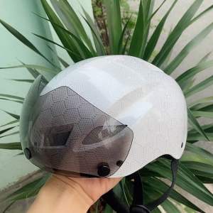 Nón bảo hiểm thể thao độ tem Poc nhúng carbon siêu xịn