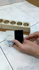 ADAPTOR CHARGER 3 PORT USB LAYAR ANGKA PENGISIAN