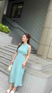 NOOZZSHOP 5210857 เดรสยาวผ้าพลีทชีฟอง ดีเทลเว้าหลัง