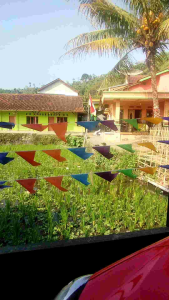BENDERA SEGITIGA FULL WARNA 5 METER ( 21 LEMBAR)