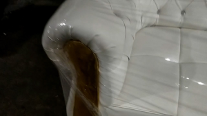 Sofa Chester List Gold Ruang Tamu Keluarga Modern