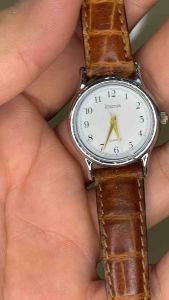 Đồng hồ nữ JUNCTION CITIZEN QUARTZ size 25mm mặt trắng cọc số học kim vàng  dây da nâu còn tốt khung máy phía sau hơi sờn còn sử dụng tốt