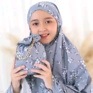 SETELAN MUKENA ANAK RAYON SUPER USIA 7-12 TAHUN PREMIUM FREE TAS TRAVEL POUCH CANTIK SEBAGAI PERLENGKAPAN IBADAH SHOLAT WANITA & PEREMPUAN SEGALA UMUR BAIK REMAJA ORANG TUA DEWASA TELEKUNG STANDAR BATIK BALI MURAH BAHAN KATUN NORMAL ADEM SEJUK DAN NYAMAN
