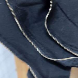 เสื้อผ้าสปริงไม่ผ่านการใส่ผ่านการซัก