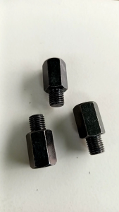 1biji.BAUT SAMBUNGAN KACA SPION MOTOR HONDA BAUT ADAPTOR KONCI 14 HITAM BAJA CARBON.BAUT  PENINGGI DUDUKAN VARIASI SPION MOTOR BEAT VARIO GENIO SCOPY DLL BAUT DRAT KANAN ATAS DAN KANAN BAWAH PANJANG 3 CM UNIVERSAL HARGA 1 PCS CoD