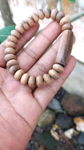 Gelang Kayu Original: Desain Unik & Tahan Lama