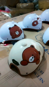 Nón bảo hiểm lưỡi trai  gấu nâu ( kết nữ có lỗ cột tóc)