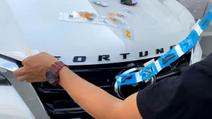 Emblem FORTUNER Kap Mesin HITAM Ukuran Besar Gagah Bahan Tebal Bukan Sticker Biasa Anti Pudar BB