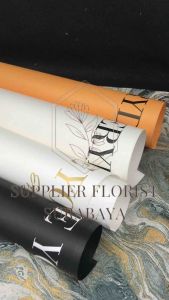 [5 LEMBAR] KERTAS BUNGA CELLOPHANE TULISAN EVERYDAY I LOVE YOU KOREAN STYLE WRAPPING PAPER WRAP BUKET BUNGA KOREAN STYLE WATERPROOF TAHAN AIR ADA GAMBAR ORANG DAN TULISAN SETIAP HARI AKU MENCINTAIMU SWEET ROMANTIC KERTAS BUNGA BUKET