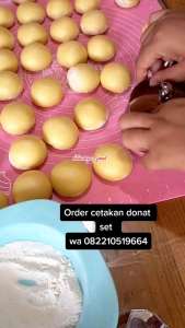 1 set isi 3pcs cetakan donat bulat+penekan kayu jati belanda