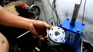 Alat Bantu Pasang Bearing 608 & 6000 pada Kipas: Model Treker